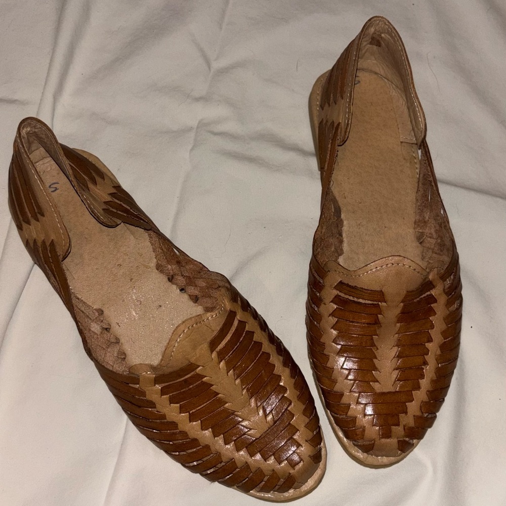Women’s Size 9 US Huaraches Brown
